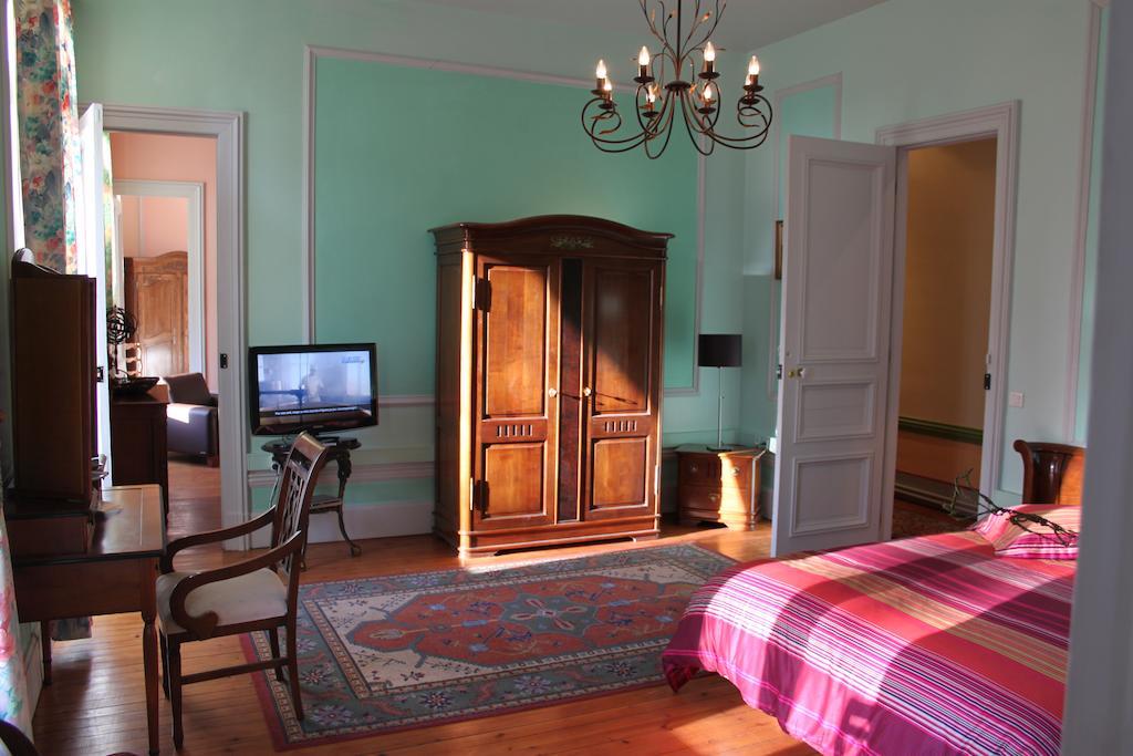 Chateau Des Saveurs Saint-Sauveur-dʼÉmalleville Rum bild
